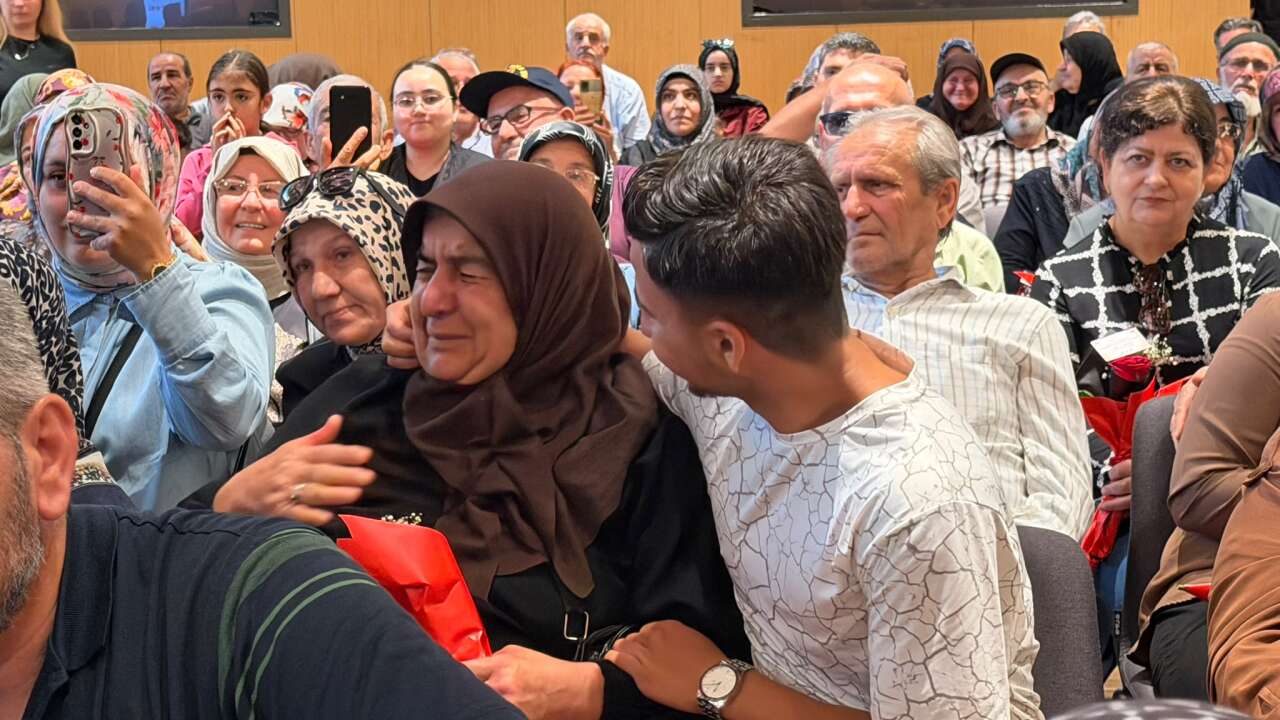 Konya Büyükşehir umre çekilişini yaptı, kurada adını duyan gözyaşını tutamadı 16